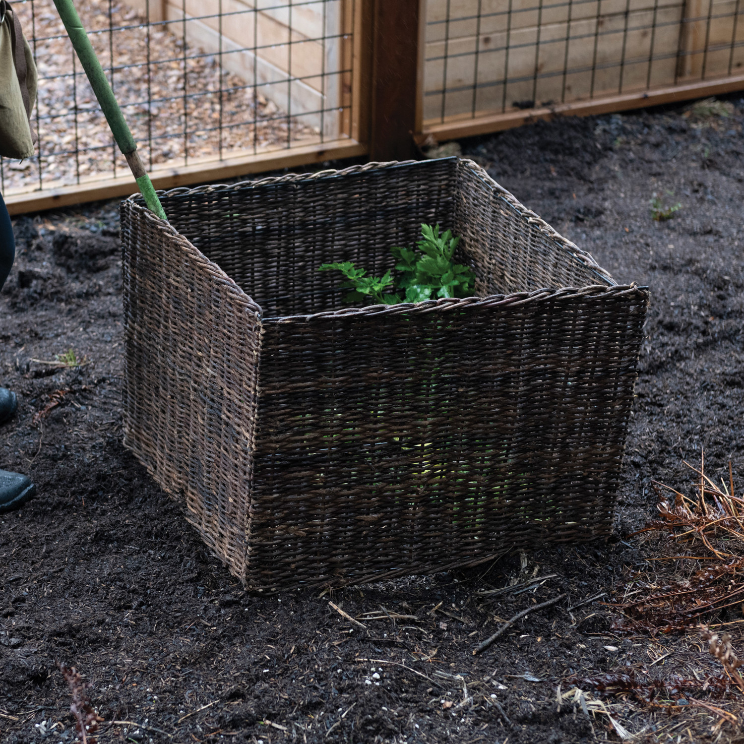 HandWoven Vine & Wire 2Piece Folding Fence